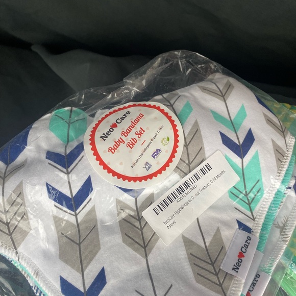 Organic Neo Care Teething Bibs - Picture 4 of 4